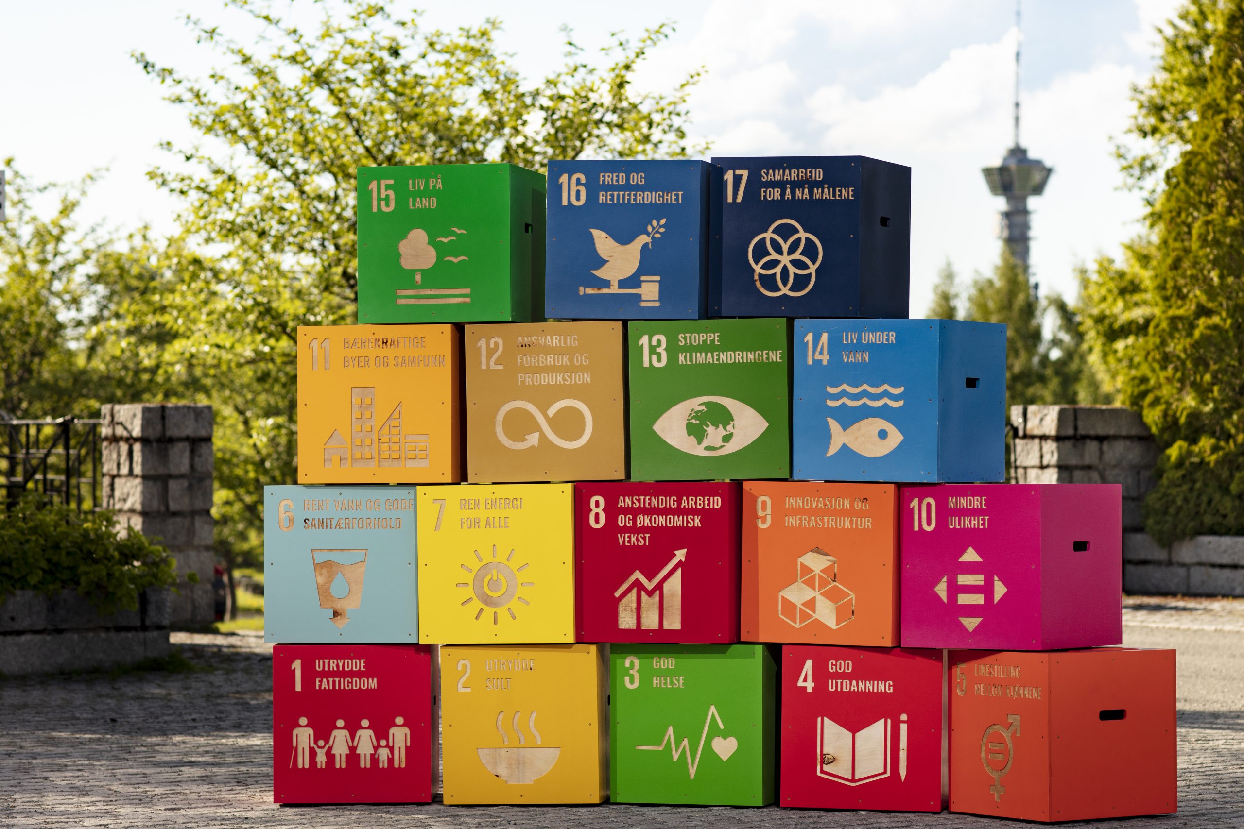 Bilde av FNs 17 bærekraftsmål.