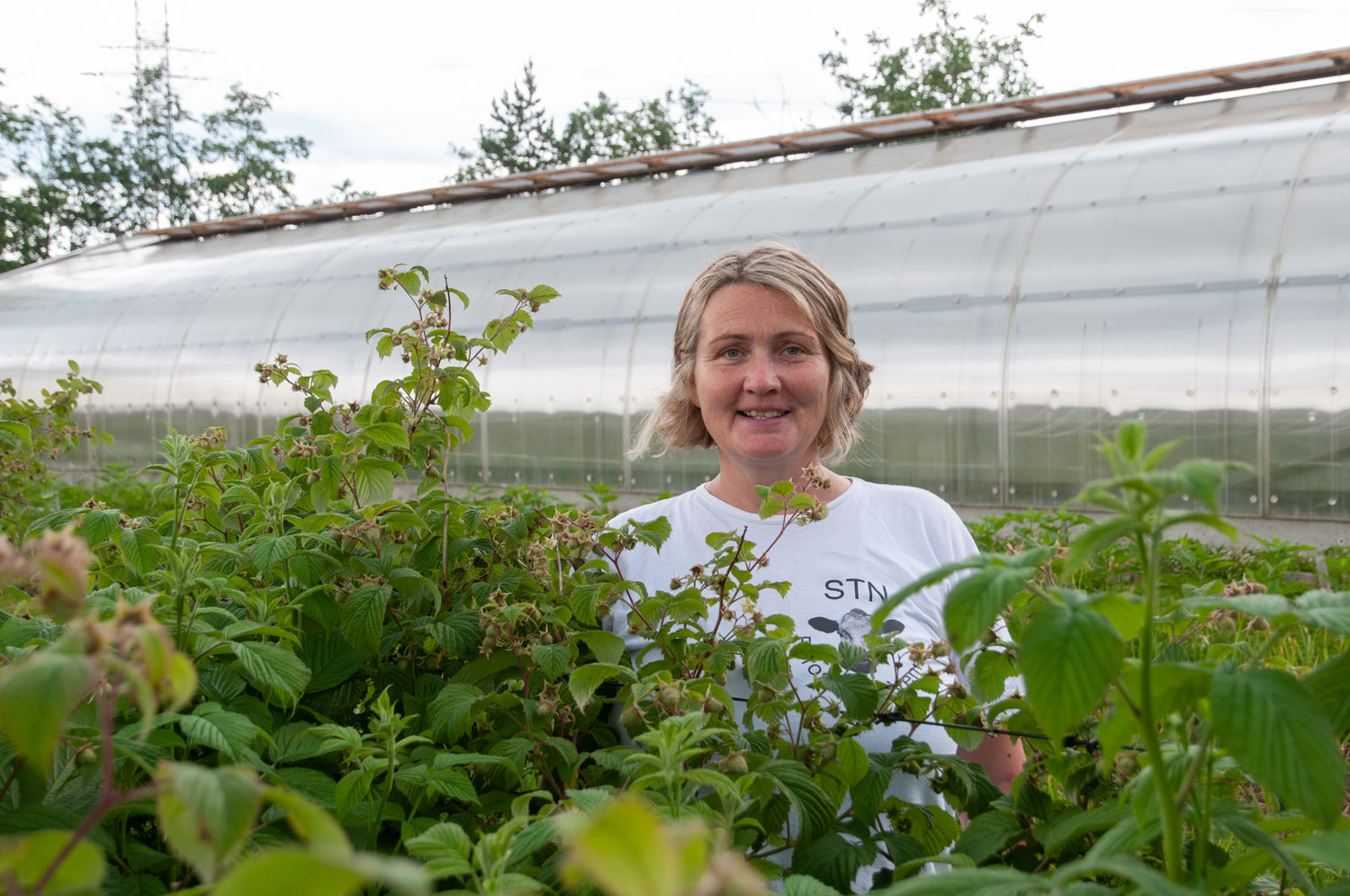 Astrid Sæther er driftig eier og driver av Medalhus Andelslandbruk. I år vokser det 130 forskjellige sorter ute på åkeren og i drivhuset.